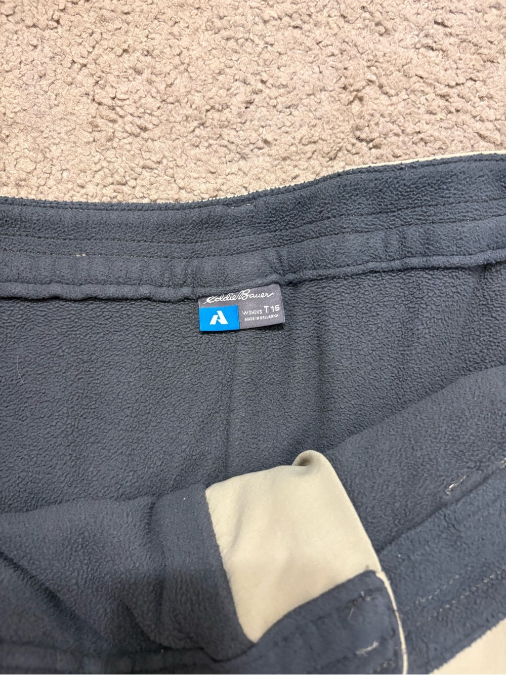 Eddie Bauer Women’s 16 Fleece Lined Hiking Pants Khaki Outdoor Travel gorpcore - Picture 3 of 7